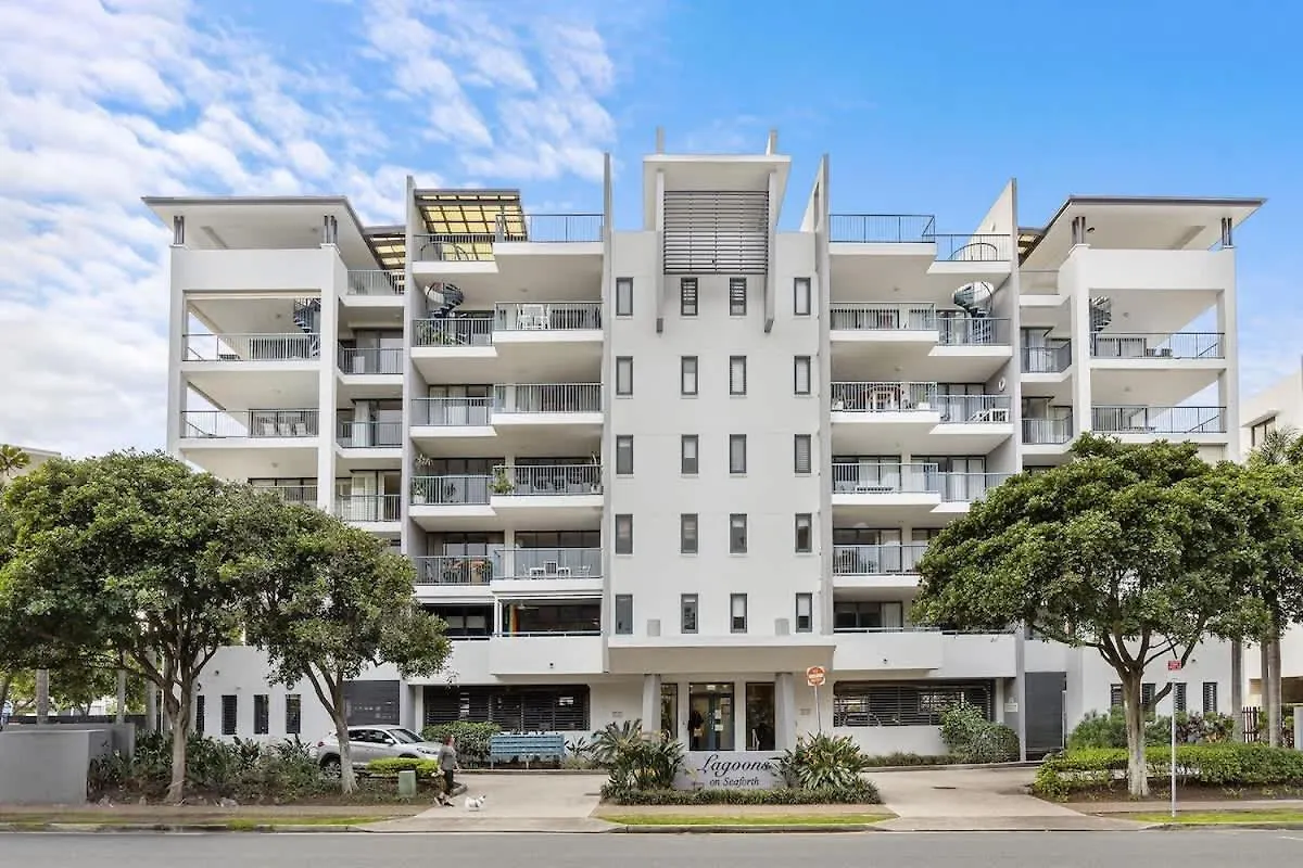 Coastal Charmer Resort-Style Living At Alex Beach Alexandra Headland Austrália
